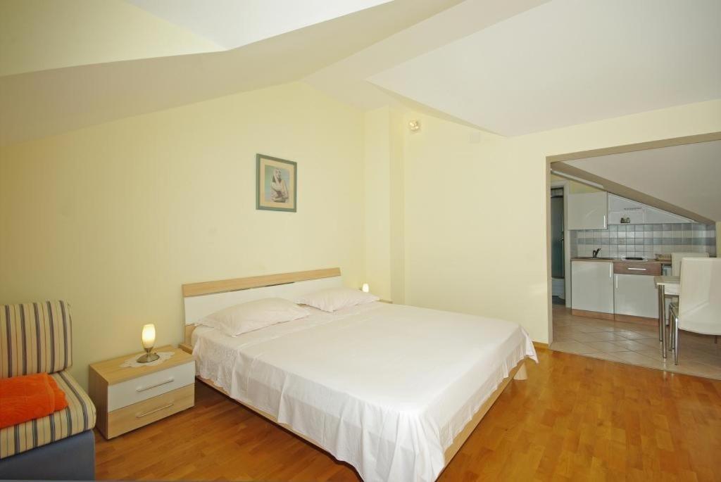 Apartments Villa Rose Sumartin Exterior photo
