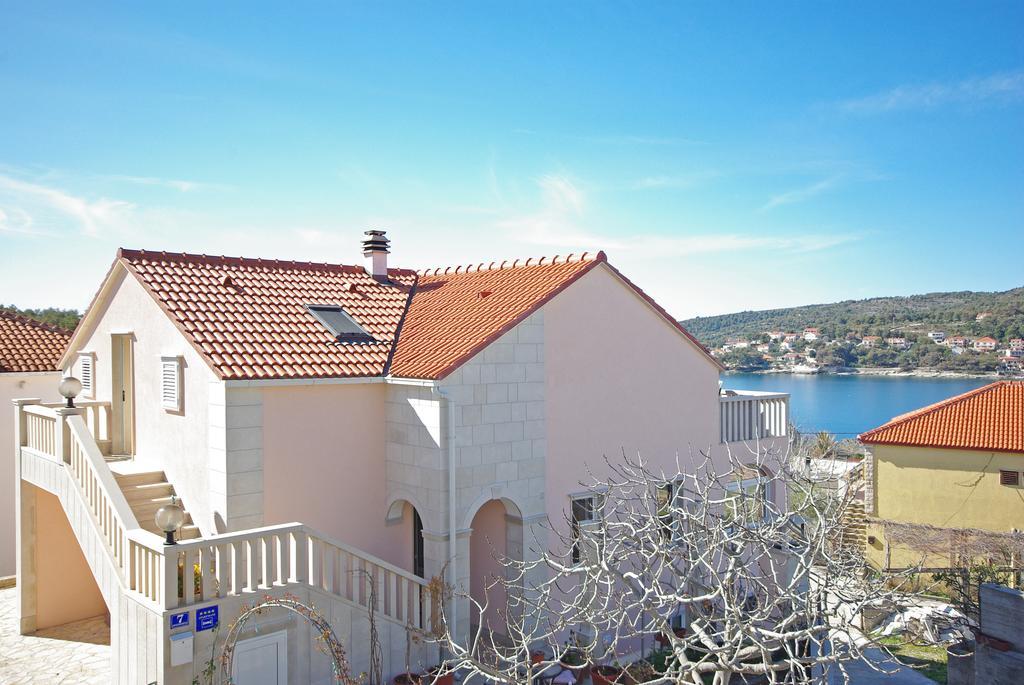 Apartments Villa Rose Sumartin Exterior photo